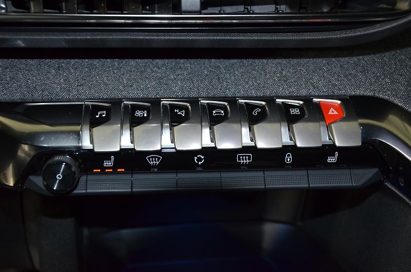 Peugeot 5008 (2023) - fotka 16 z 22