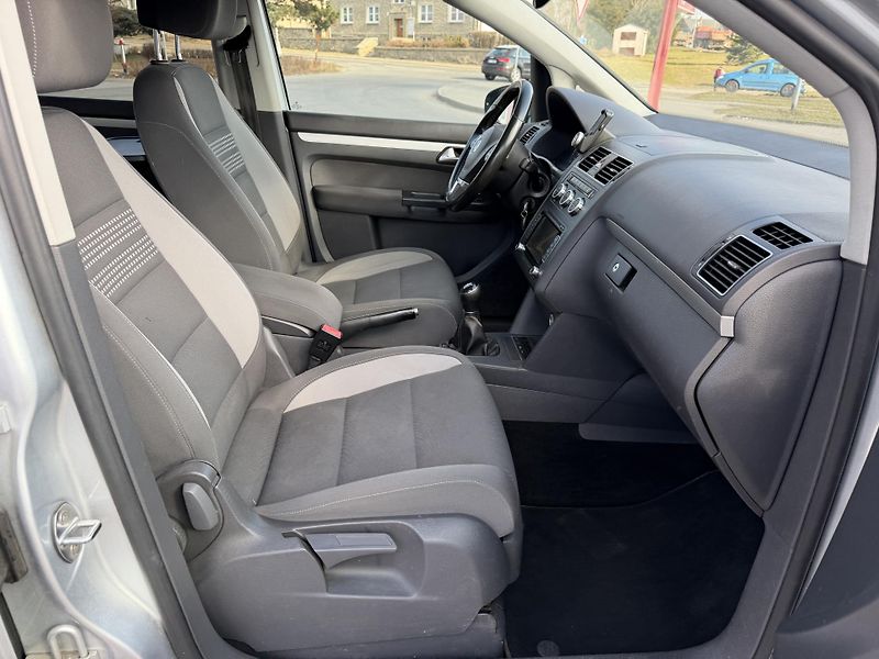 Volkswagen Touran 1,6 TDi/77kW - Webasto,TZ,... - fotka 41 z 60