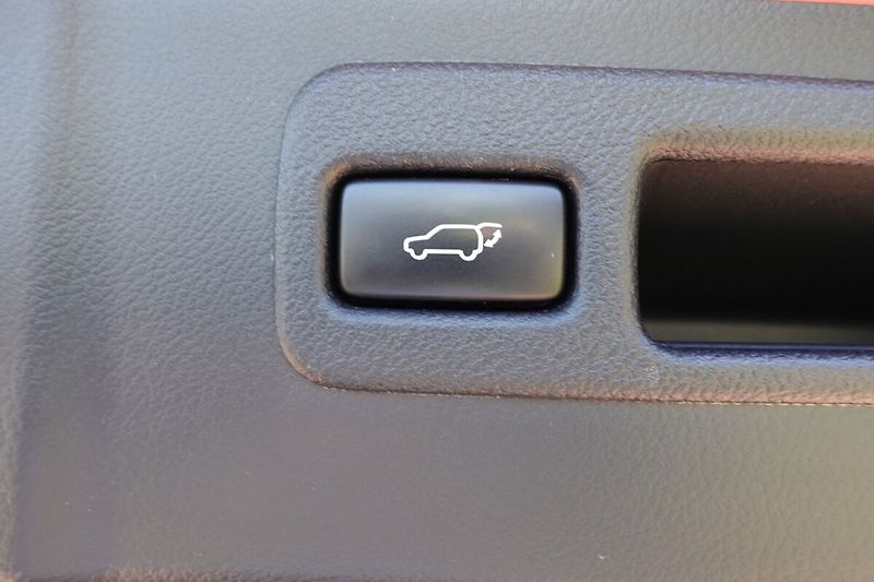 Lexus NX 300h NX300h AWD DC Executive Plus S - fotka 16 z 35