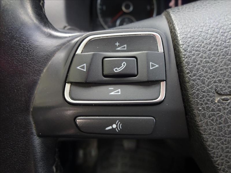 Volkswagen Touran 2,0 TDI 103kW 7.MÍST - fotka 42 z 55