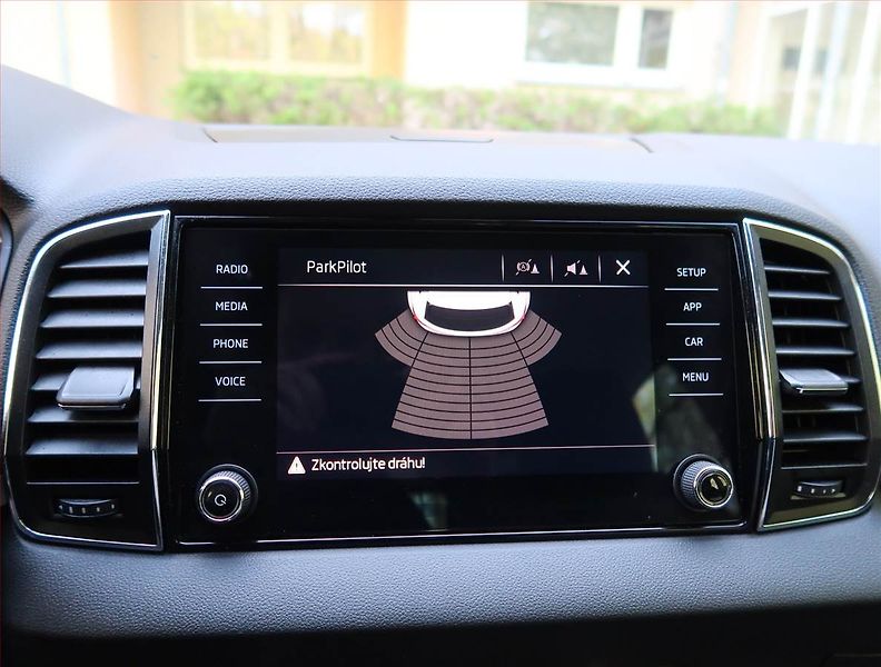 Škoda Karoq (2019) 1.5 TSI - fotka 17 z 19