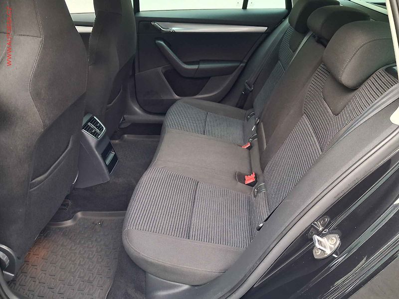 Škoda Octavia (2015) 1.6 TDi, Sport, DSG - fotka 10 z 17