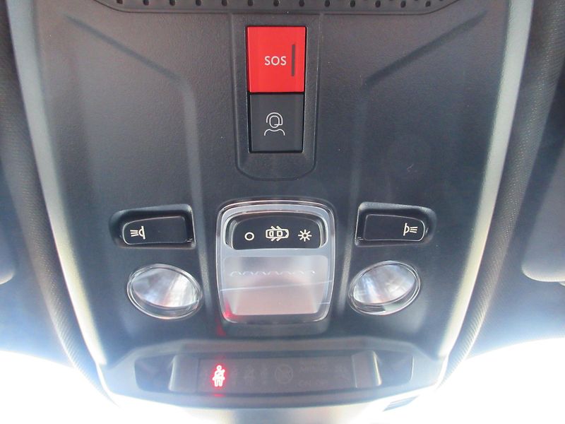 Peugeot 2008 STYLE PureTech 100 S&S MAN6 - fotka 33 z 36