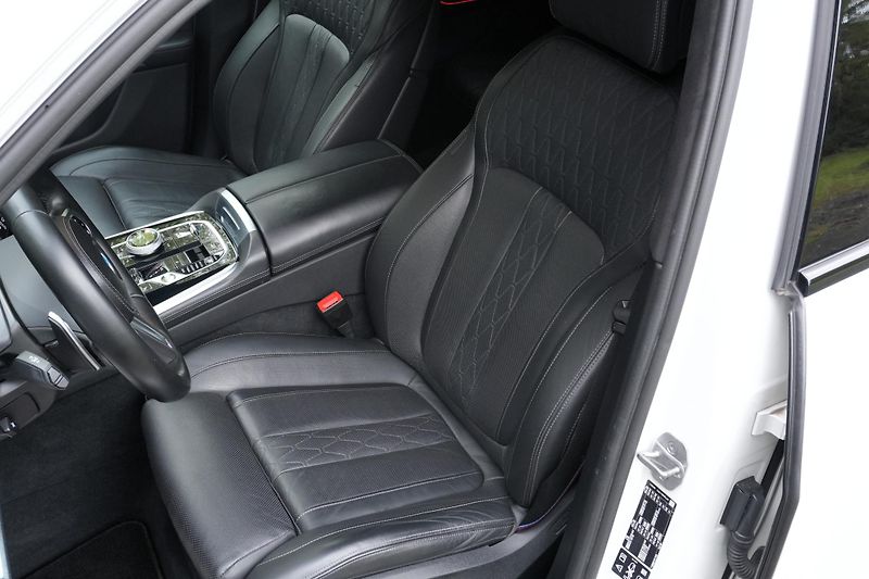 BMW X7 40d xDrive, Masáže, Skylounge - fotka 35 z 47