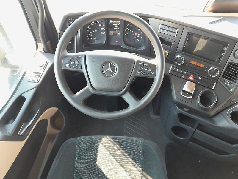 Mercedes-Benz Actros 1851 LowDeck / Mega - fotka 27 z 32
