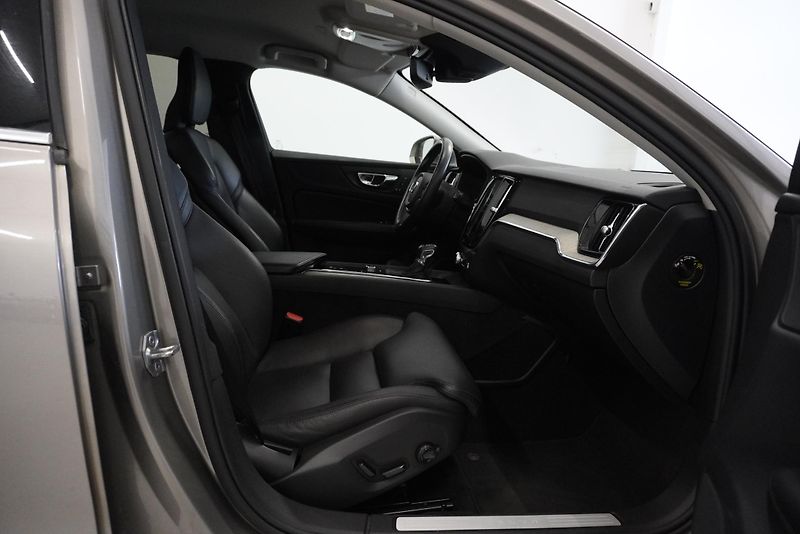 Volvo V60 2,0 D4 POLESTAR INSCRIPTION - fotka 30 z 35