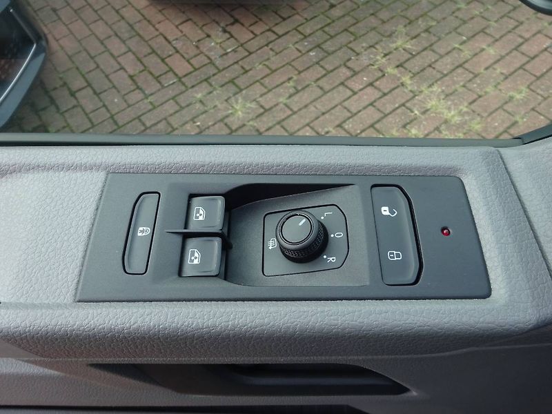Volkswagen Caravelle (2022) 6.1 CL TDI DR DSG - fotka 12 z 26