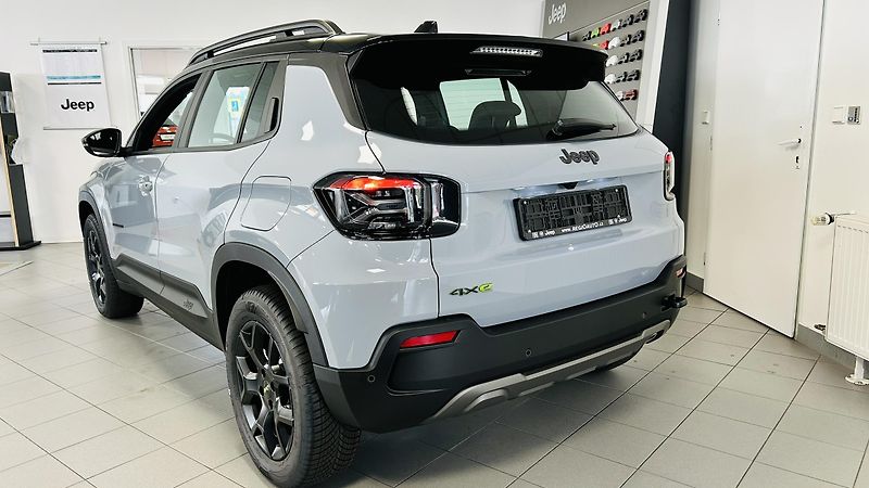 Jeep Avenger 1.2i 145k 4xe Upland  - fotka 2 z 13