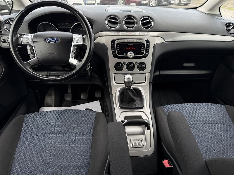 Ford Galaxy 2.0i 107kW 7míst - fotka 11 z 18