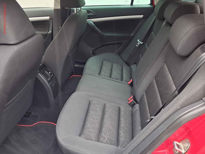 Škoda Octavia (2011) 1.4 TSi, Family, DSG, xenon - fotka 10 z 17