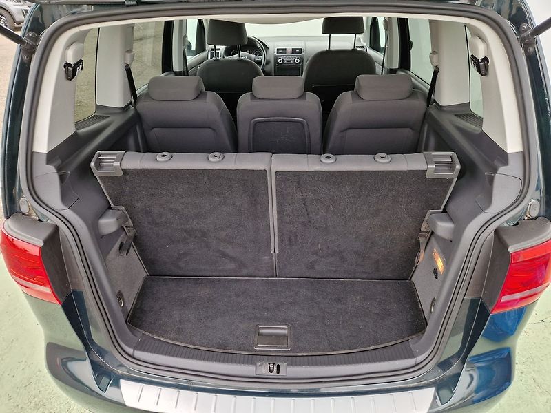 Volkswagen Touran Comfortline 1.2 TSI 7 míst - fotka 11 z 35