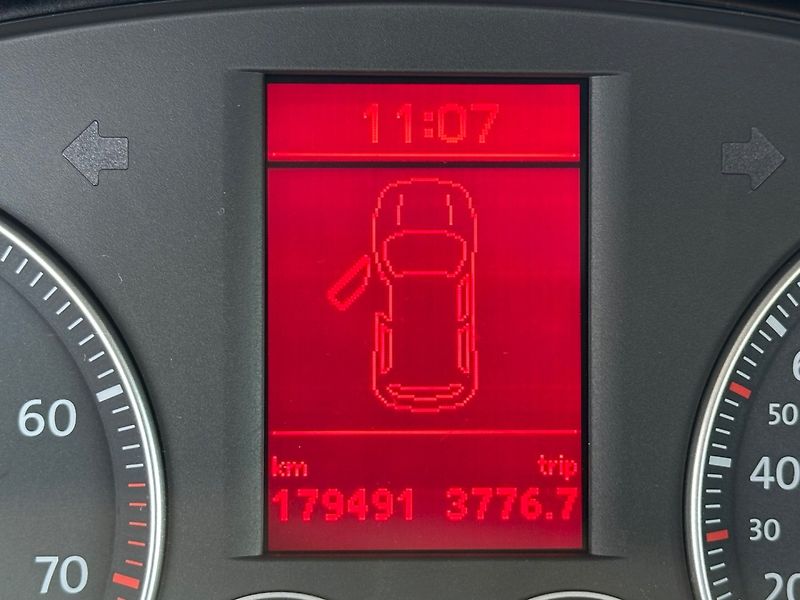 Volkswagen Touran (2009) 1.4TSi - fotka 12 z 16