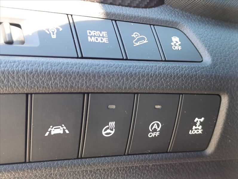 Hyundai Santa Fe 2,2 CRDi 4x4 Aut., Navi Kamera - fotka 35 z 45
