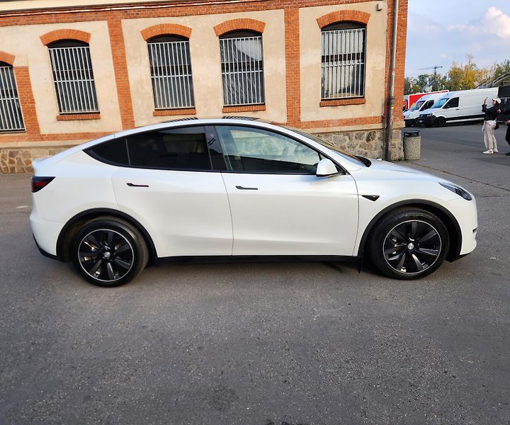 Tesla Model Y (2021) TEPELKO*ZÁRUKA*TAŽNÉ*AWD* - fotka 7 z 45