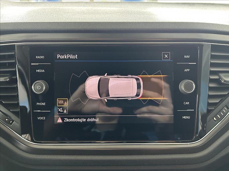 Volkswagen T-Roc 1,5   TSI 110kW,STYLE,TAŽNÉ - fotka 14 z 28