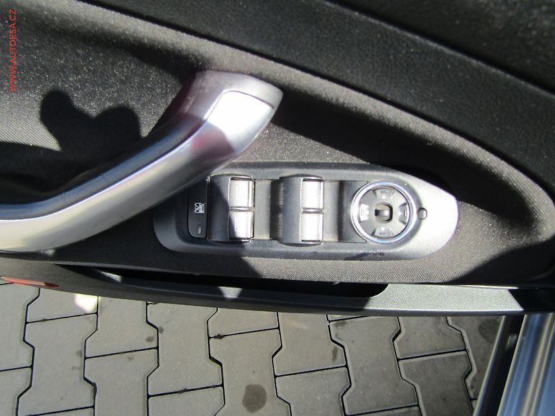 Ford Mondeo (2008) 1.6 Ti-VCT, AC, TZ, park - fotka 14 z 19