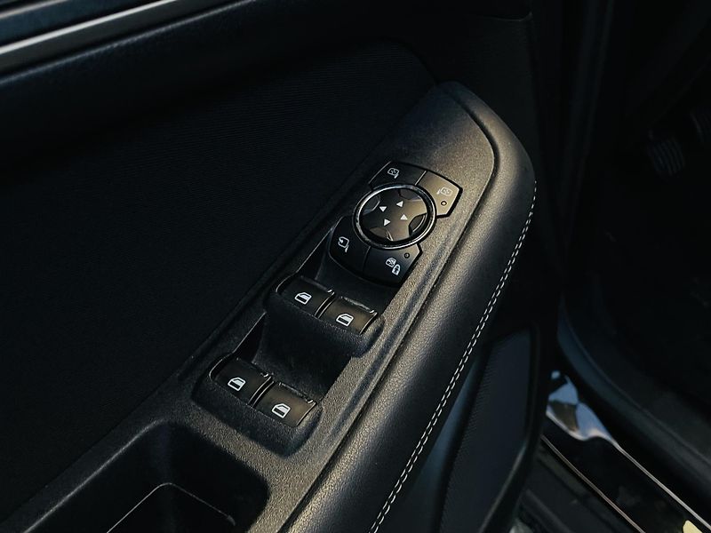 Ford Galaxy 2.0TDCi MANUÁL 7MÍST SENZORY - fotka 34 z 46