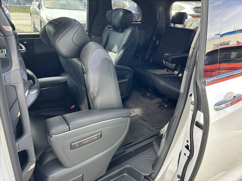Lexus LM 350h  2,5 350h 4×4 LUXURY - fotka 11 z 14