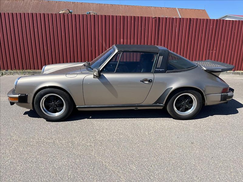 Porsche 911 3.0 SC HISTORICKÉ VOZIDLO - fotka 4 z 40