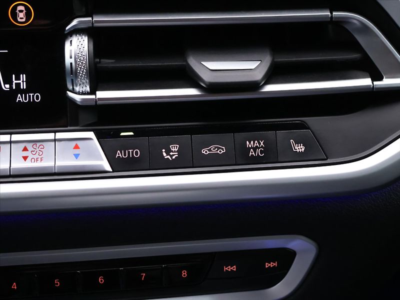 BMW X5 3,0 30D 210kW xDrive M-Paket - fotka 31 z 44