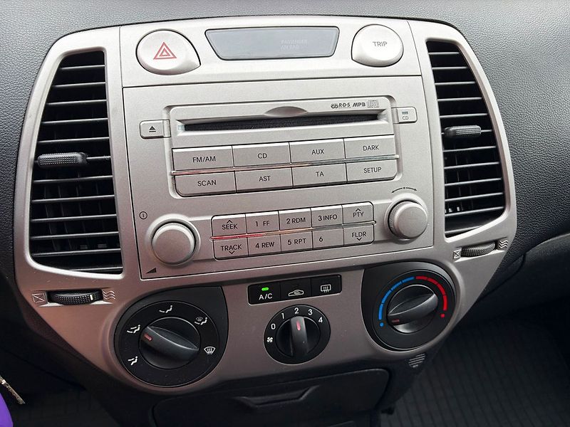 Hyundai i20 1.3 i, ČR, 71 tkm - fotka 15 z 19