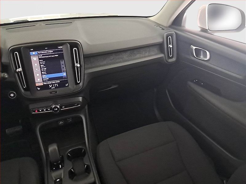 Volvo XC40 (2022) T2 - fotka 8 z 22