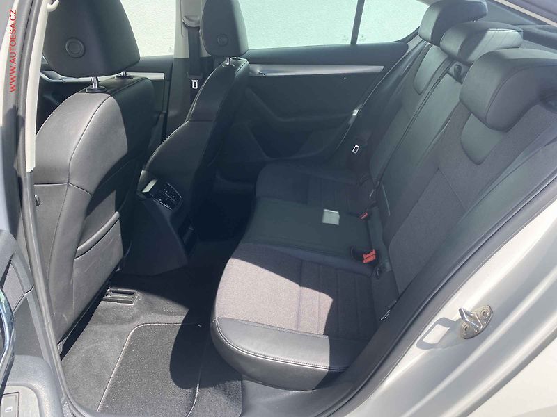 Škoda Octavia (2014) 2.0 TDi, Elegance, navi, - fotka 10 z 19