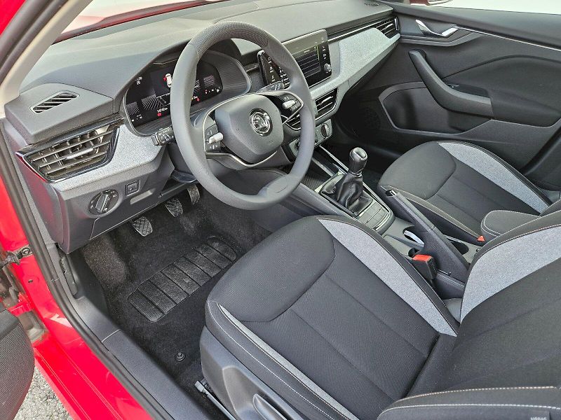 Škoda Kamiq (2024) SELEC TSI 85/1.0 M6F - fotka 13 z 28