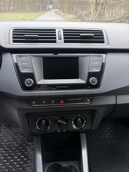 Škoda Fabia (2017) 1.0 TSi 70 kW, klima - fotka 13 z 20