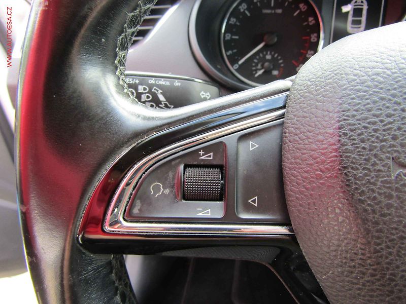 Škoda Octavia (2016) 1.6 TDi, AC, výhřev sed - fotka 15 z 17