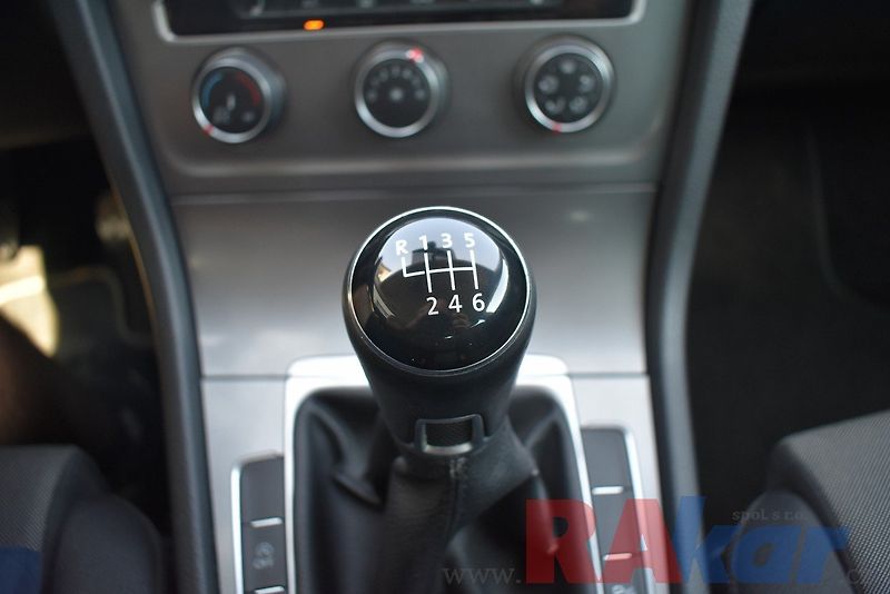 Volkswagen Golf (2015) Comfortline 1,6 TDI - fotka 17 z 41