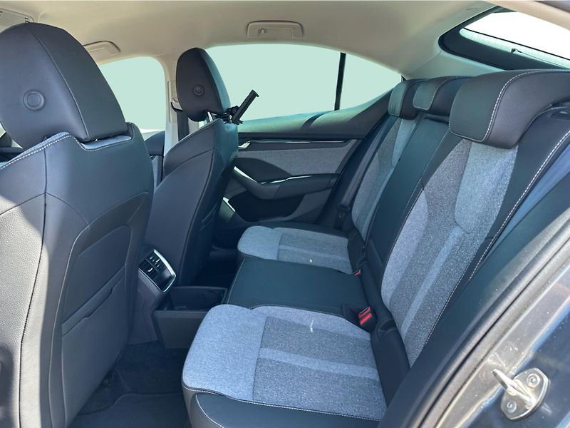 Škoda Octavia 2,0TDI / 110 kW Top Selection - fotka 12 z 23