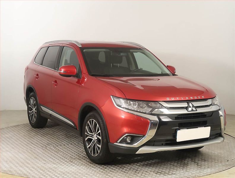 Mitsubishi Outlander (2018) Intense 2.0, 4X4, Automat - fotka 1 z 25