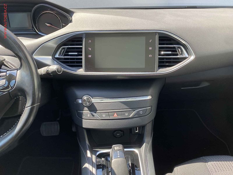 Peugeot 308 (2018) 1.2 PT, Allure, AT, panor - fotka 12 z 19