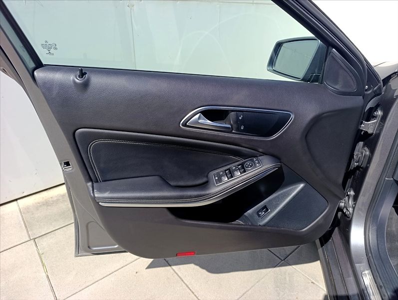 Mercedes-Benz GLA 2,2 200d Kamera Navi Kůže LED - fotka 12 z 38