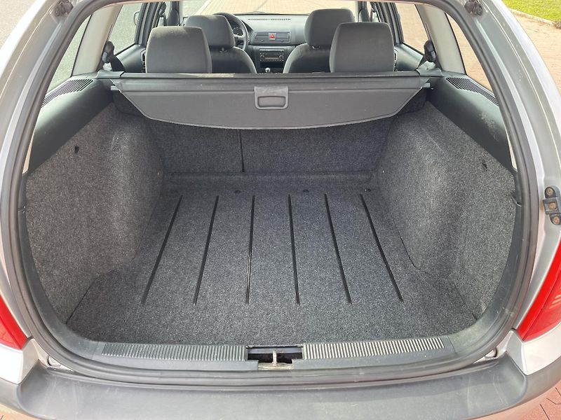 Škoda Octavia 1.9 TDi Tour - fotka 21 z 29