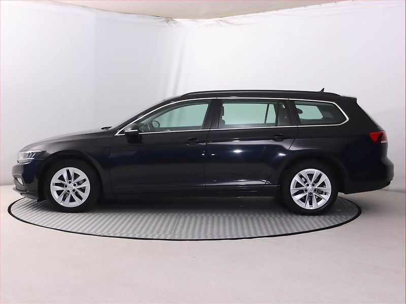 Volkswagen Passat (2021) 2.0 TDI, Automat, Navi - fotka 3 z 21