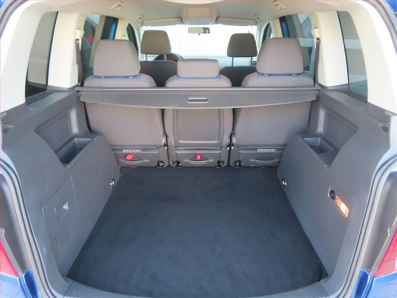 Volkswagen Touran (2009) 1.9 TDI, Automat, Serv.kniha - fotka 14 z 18