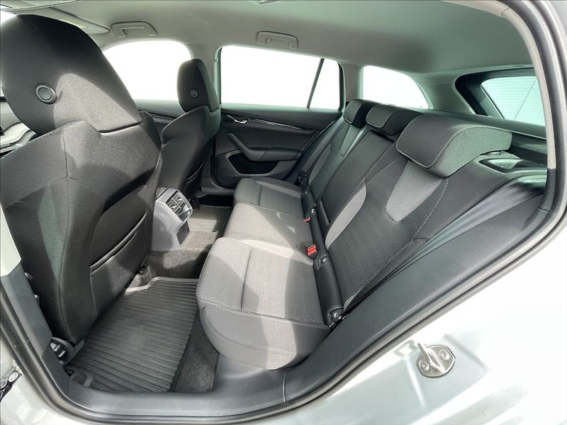 Škoda Octavia 2,0 TDI Combi Ambition Plus KE - fotka 16 z 23