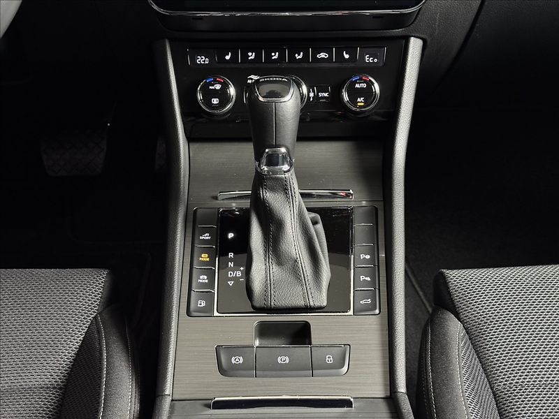 Škoda Superb 1,4 TSi  DSG iV Style Virtual - fotka 17 z 50