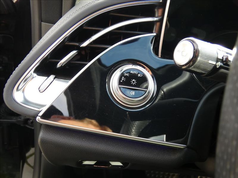 Mercedes-Benz Třídy E 2,0 300de 4M,1Maj, ČR, DPH - fotka 17 z 50