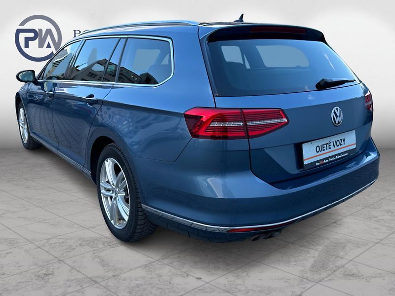Volkswagen Passat 2,0 TDi 140kW HIGHLINE R-LINE - fotka 4 z 24