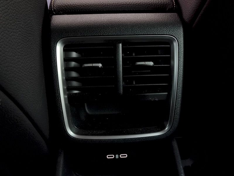 Škoda Octavia (2025) Top Selection 1,5 Tsi 110 Kw D - fotka 29 z 39
