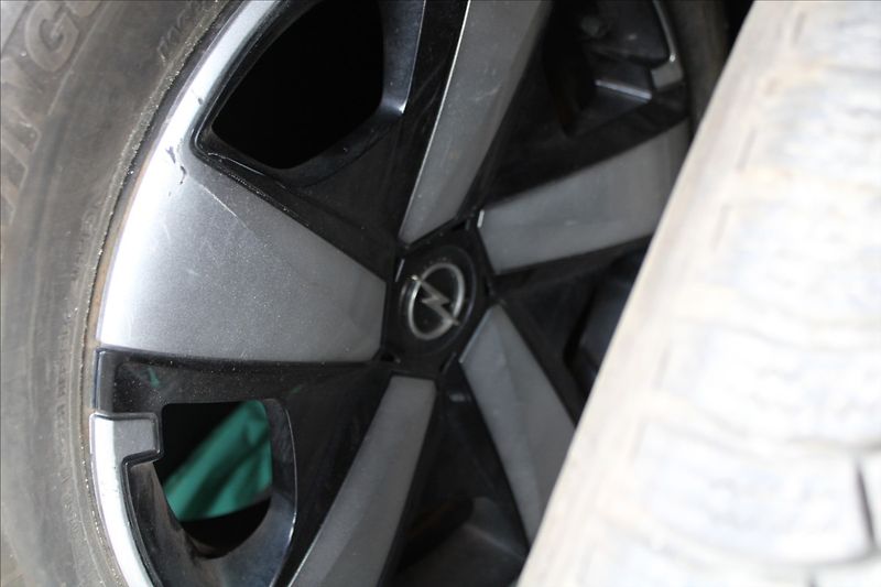 Opel Crossland 1,2 T  ČR,1.MAJ,A/T,18.152KM - fotka 26 z 32