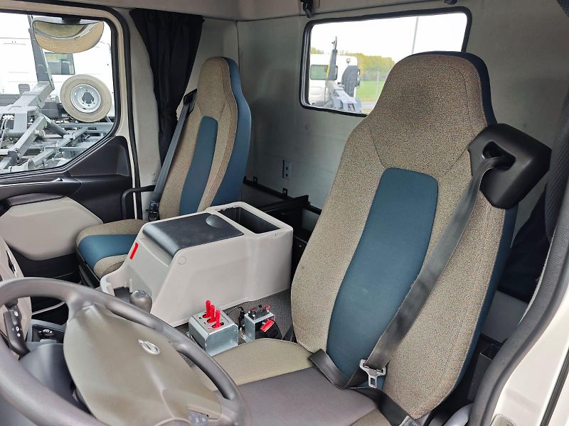 Volvo FL 14 t, nová 8t hákový nosič  - fotka 12 z 32