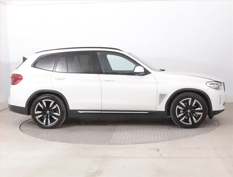 BMW iX3 (2022) 80 kWh, SoH 97% - fotka 6 z 22