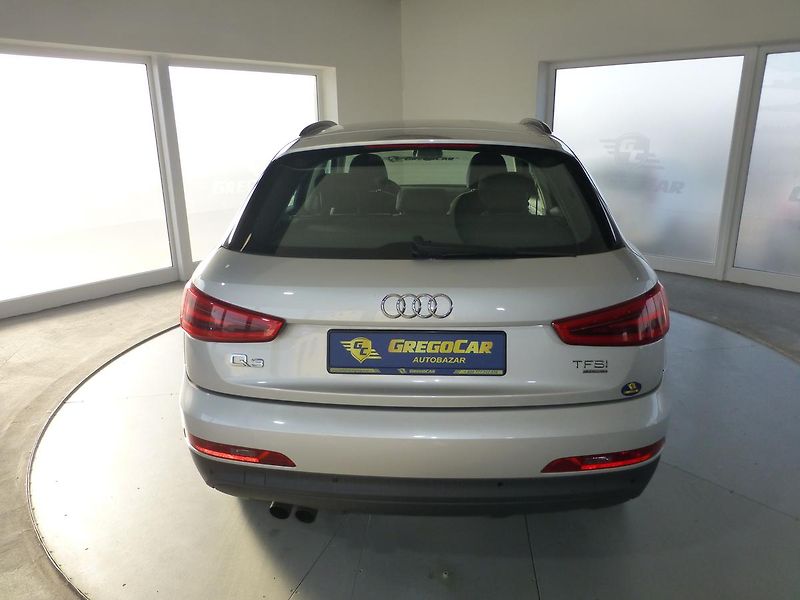 Audi Q3 (2012) 2,0TSI-125KW*NAVI**PARK.S**4X4 - fotka 7 z 23