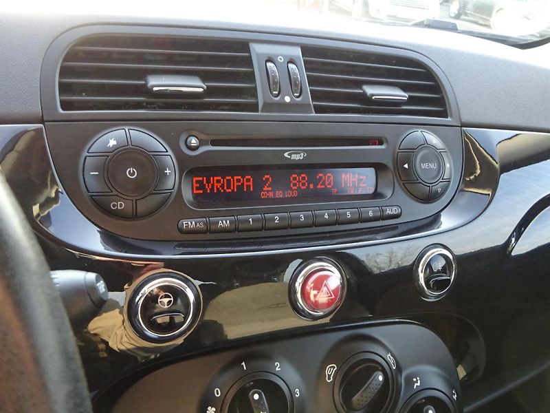 Fiat 500 (2013) 1.2i 51kW Cabrio Lounge - fotka 14 z 28