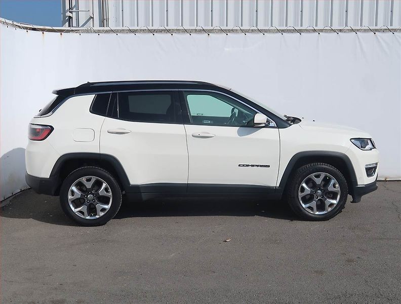 Jeep Compass (2019) 1.4 MultiAir - fotka 6 z 18