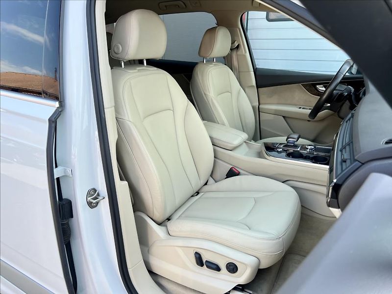 Audi Q7 3,0 TDi  MATRIX  VZDUCH  200kW - fotka 23 z 54